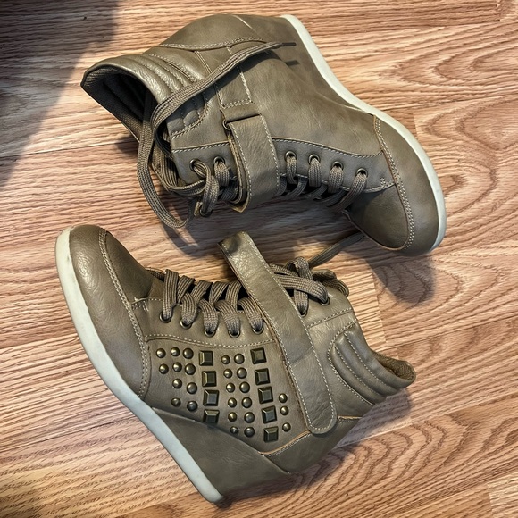 Charlotte Russe - Picture 3 of 3